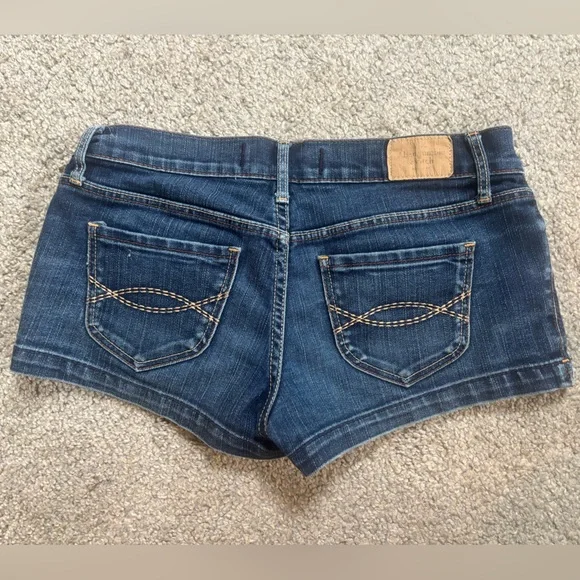 Vintage Y2K Abercrombie & Fitch Low Rise Jean Shorts - Picture 2 of 4